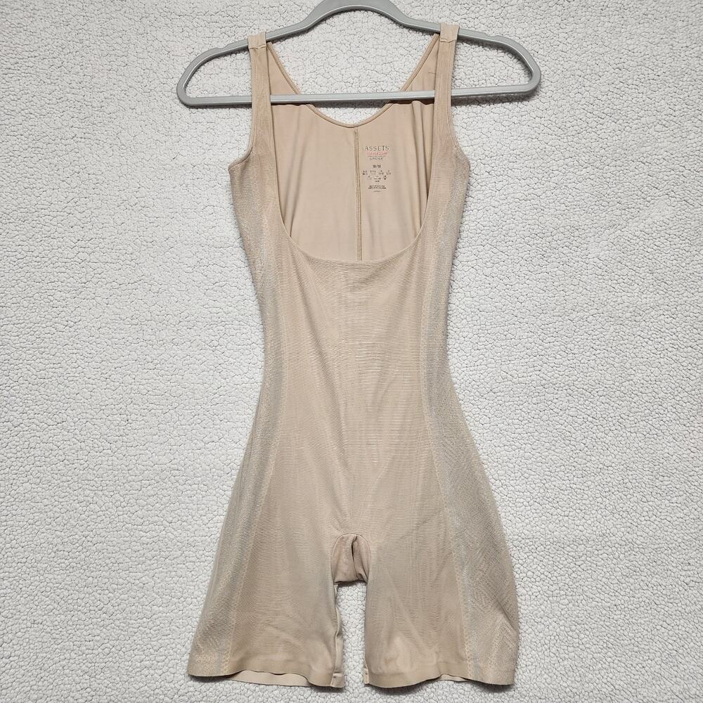Assets by Spanx Womens Remarkable Bodysuit Size M Beige Open Bust Mid-Thigh